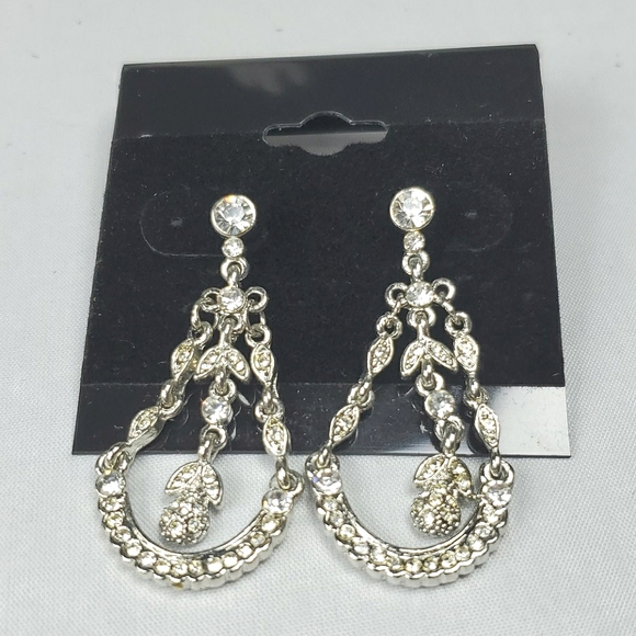Bijou drive rhinestone dangle pierced earrings - Picture 3 of 3